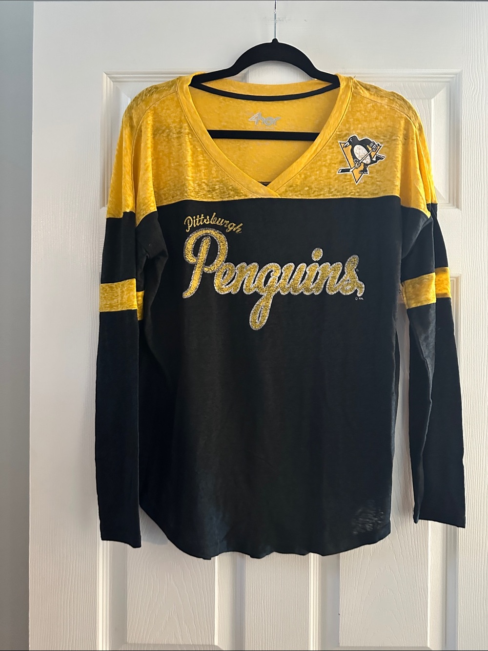 Pittsburgh Penguins Women's Long Sleeve V-Neck Tee - Black & Yellow